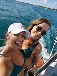 meisjes op de boot
