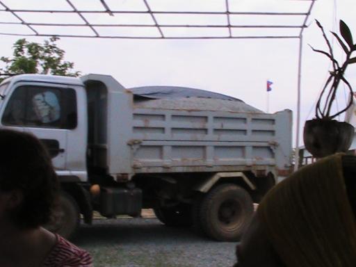 vrachtwagen met grind