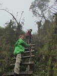 Peer en Zoë op een ladder