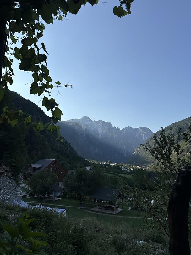 Uitzicht over Theth vanuit ons hotelletje!