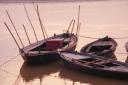 Bootjes in Ganges bij zonsopgang