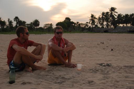 Thee, strand, ondergaande zon!