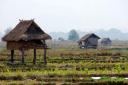 Paar hutjes op platte land
