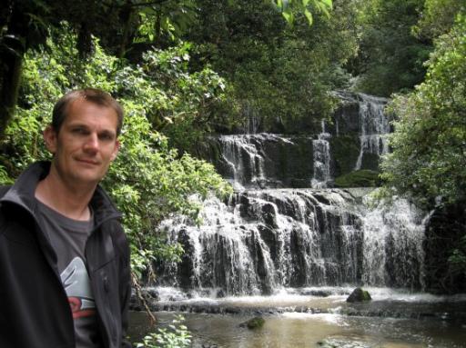 Marcel bij waterval