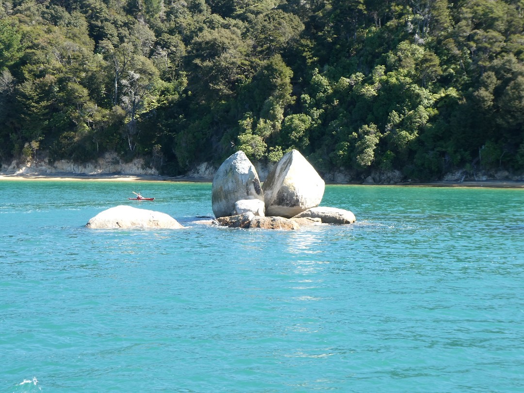 Split Apple Rock - Abel Tasman National Park