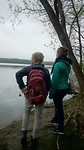 Twee meiden bij het water