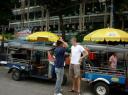 Bas in discussie met een TukTuk Driver