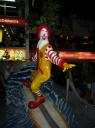 Surfende Ronald McDonald