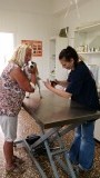 Hè hè,  onze diva bij de Griekse pedicure