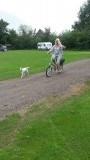 Bep is dol op fietsen..