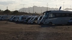 Dit is een gratis camperplaats, hutje mutsje ,  zonder faciliteiten. ....