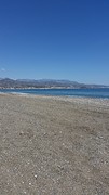 Het strand en de bergen van Torre del Mar....