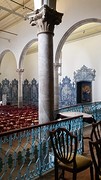 Blauw mozaïek op alle muren, leek erg op delfts blauw...