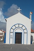 Kerkje  van Zambujeira do Mar, boven de zee