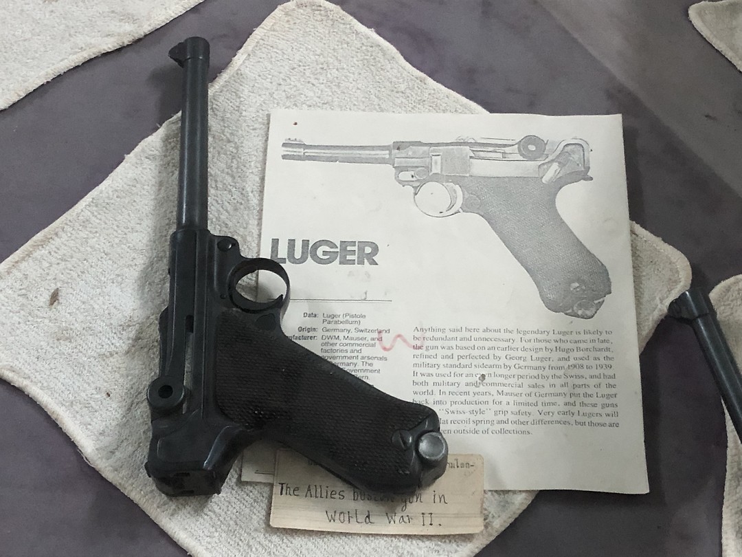Duits pistool Luger ( zit in de serie Band of Brothers)