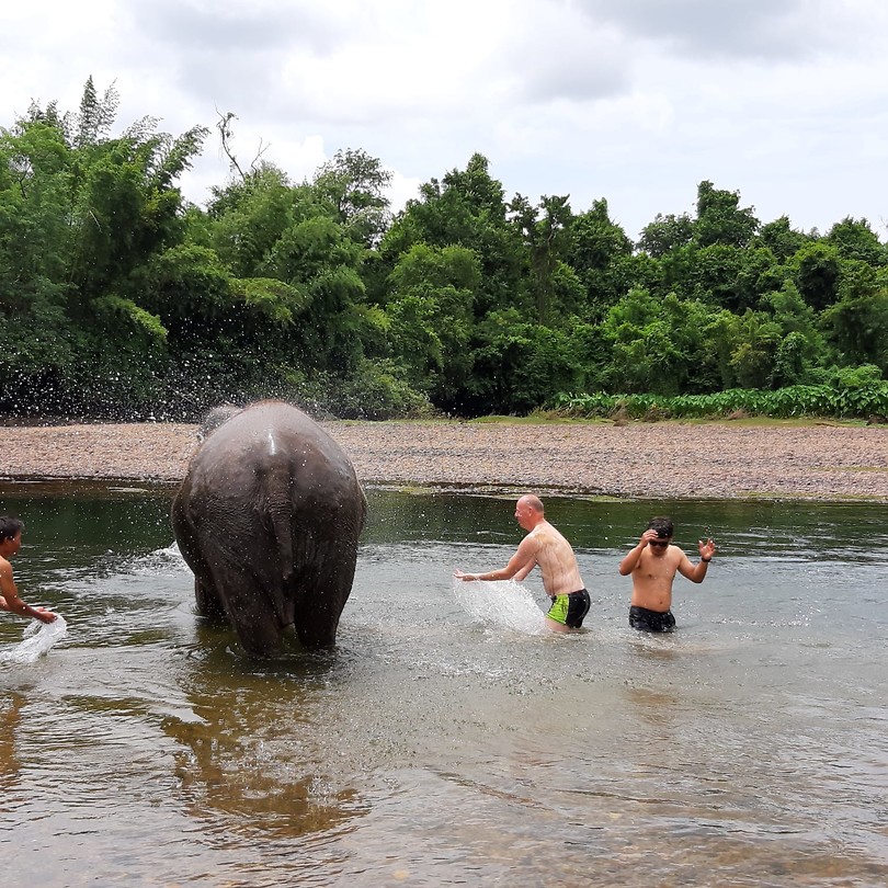 Baden in de rivier