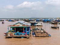 Chong Khness floating village