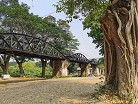 Brug over de  Kwai rivier