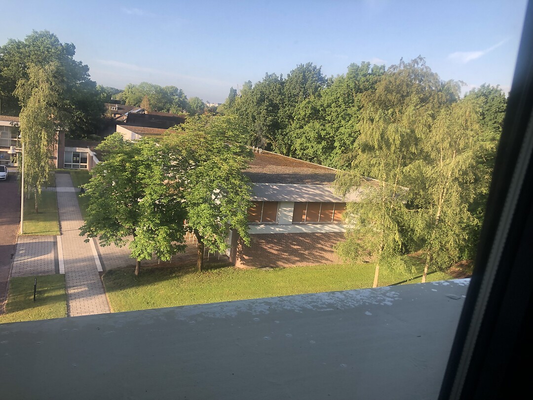 uitzicht uit mijn kamer derde etage