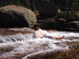 Alexander - de bikkel in de Tuolume river brrrrr