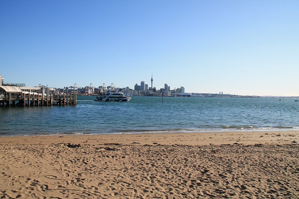 Strand bij de ferrie