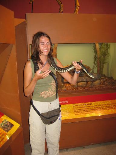 Julie met een Carpet Python in de nek