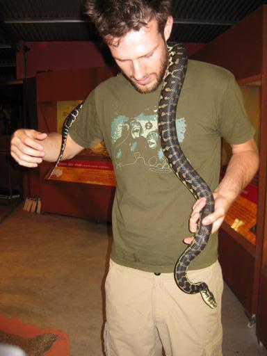 Noer met de Carpet Python in de nek :)