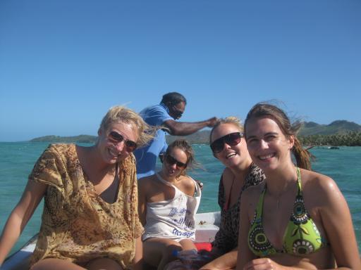 Tripje naar the Blue Lagoon met 4 mooie vrouwen