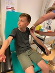 Stijn krijgt z'n vaccinatie