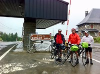 tot op het bot verkleumd komen we aan op de Col de Somport (1640 meter) op de grens met Spanje