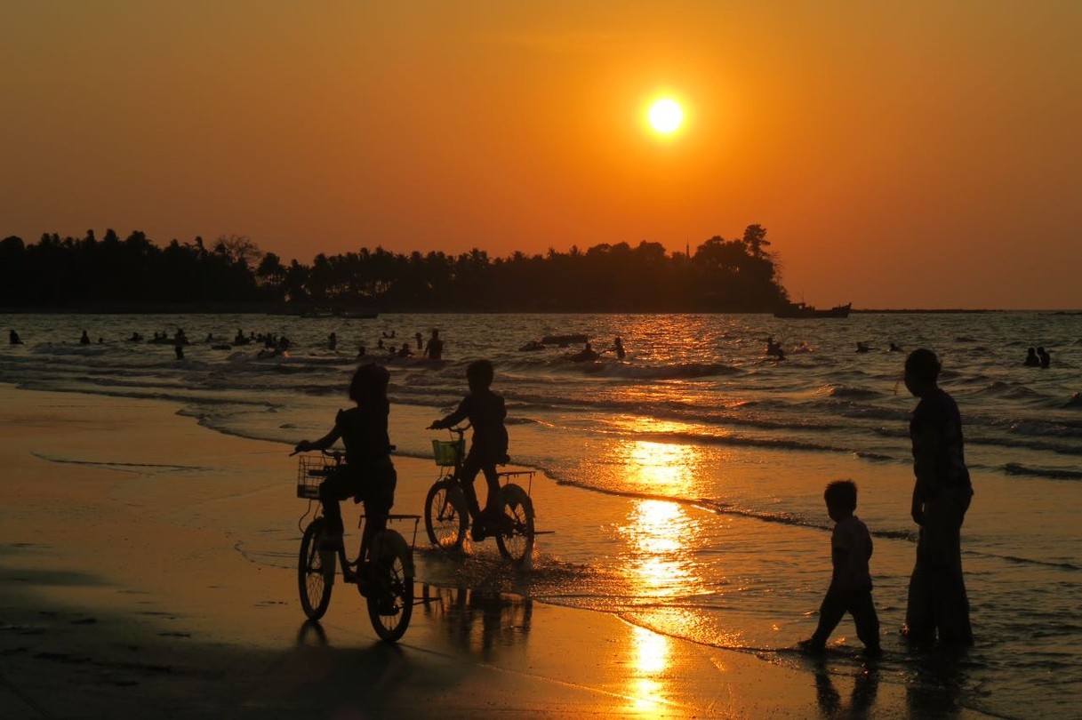 What a lovely sunset at Chaung Thar