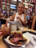Broodje pastrami bij Katz's Deli