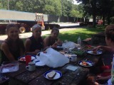 Lunch onderweg langs snelweg
