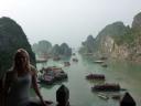 uitzicht bij grot over Ha Long Bay