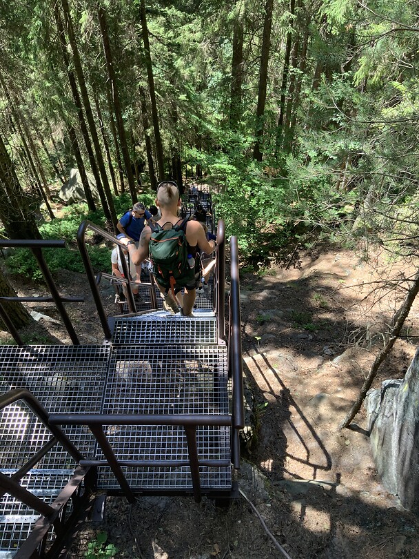 Trappen naar uitzichtpunt Wandeltocht Teplice Skaly