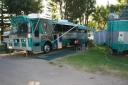Kampeerbus op de camping in Esperance