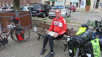 Lunch op een bankje in een stadje