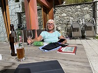 In de zon op hotel terras