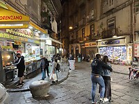 Napels by night