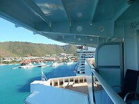 Voor ons ligt nog een cruiseschip