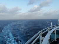 346. Met een grote bocht de zee weer op
