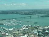 uitzicht op de Auckalnd Harber bridge vanaf de skytower