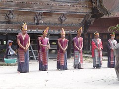 Traditionele dans in koningsdorp Huta Bolon (Toba Bataks), Simanindo