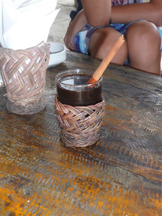 koffie met kaneelstokje