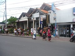 Sanur: optocht in de straat