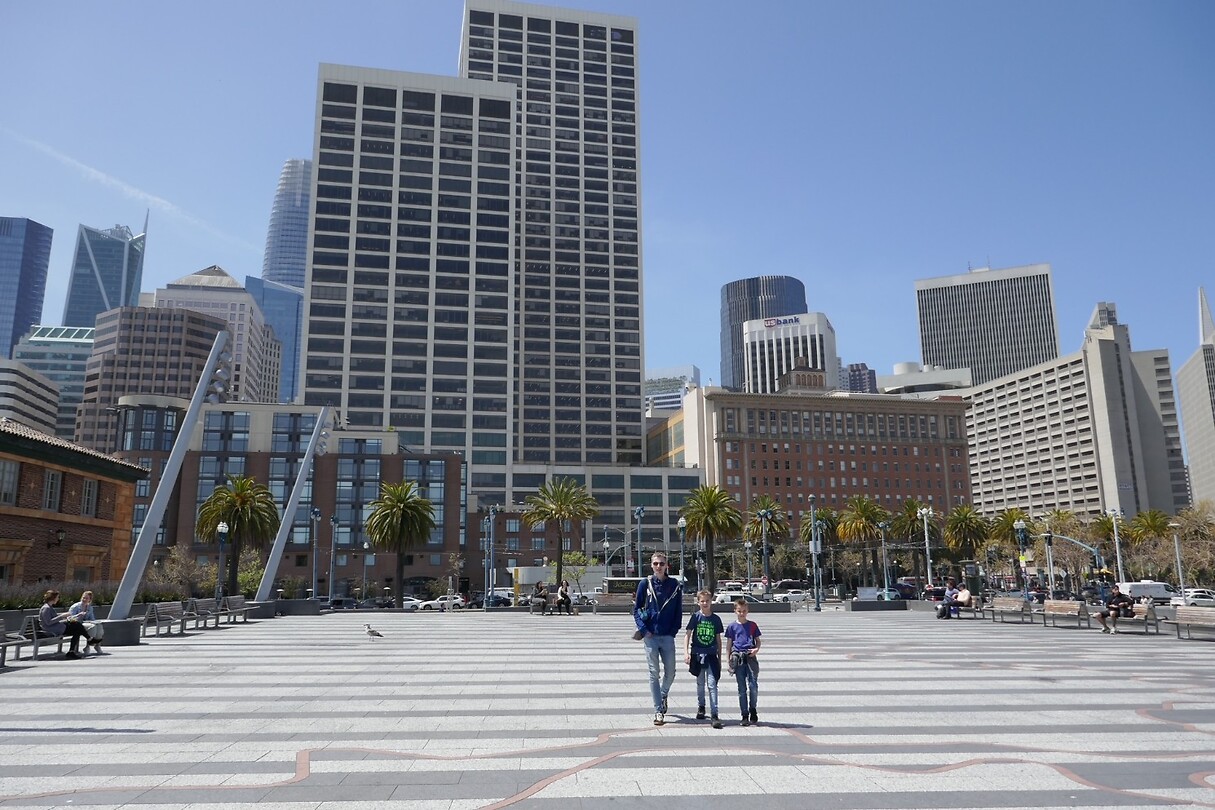 Voor het Ferry Building