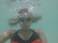 Selfieke onder water proberen