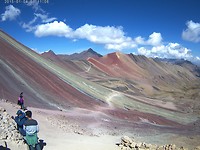 Montaña de siete colores & el valle rojo