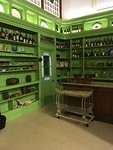 Een autentiek winkeltje in het museum van de arbeid