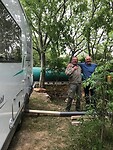 Bernard en Richard Grijs water lossen ,friends forever